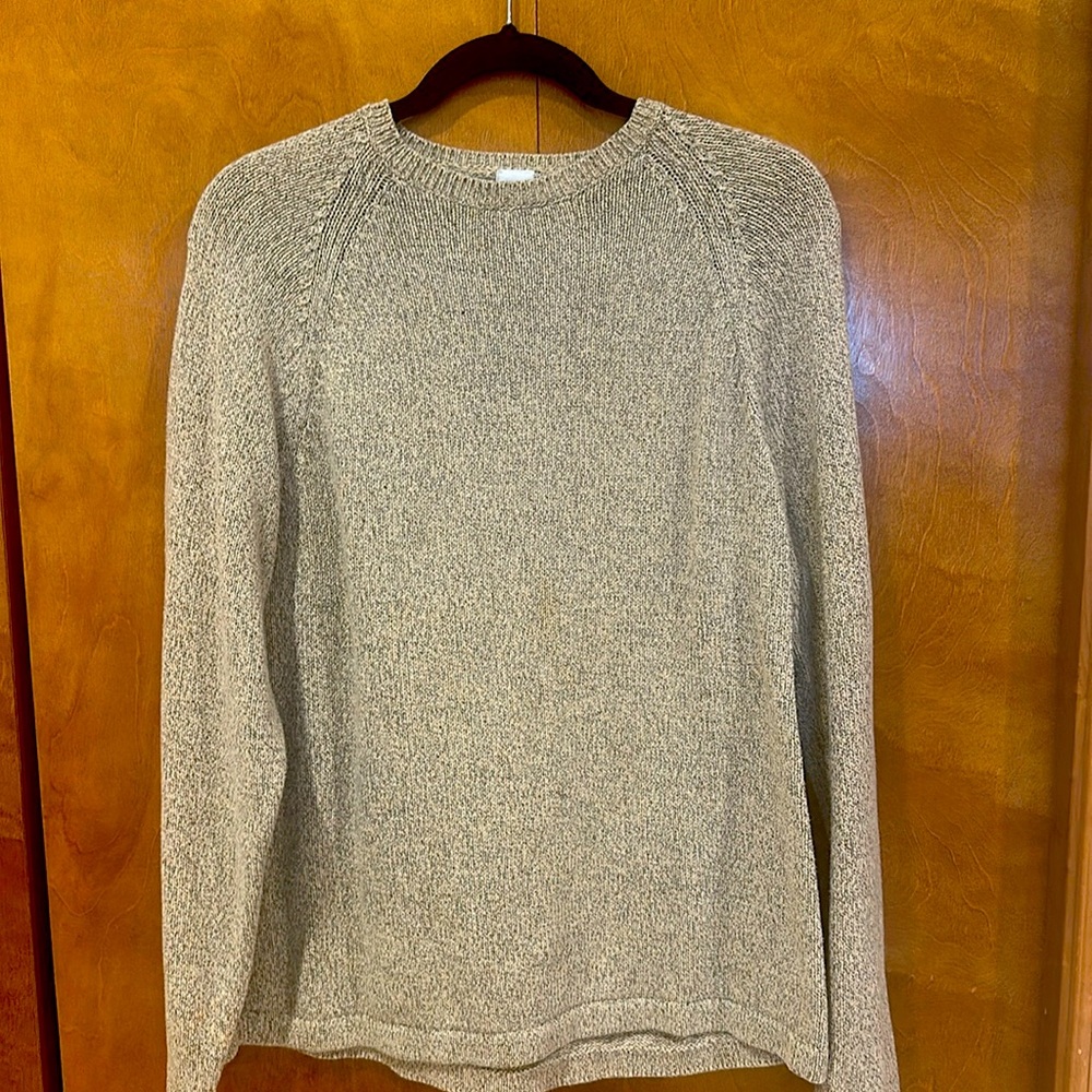 Men’s tan/cream sweater